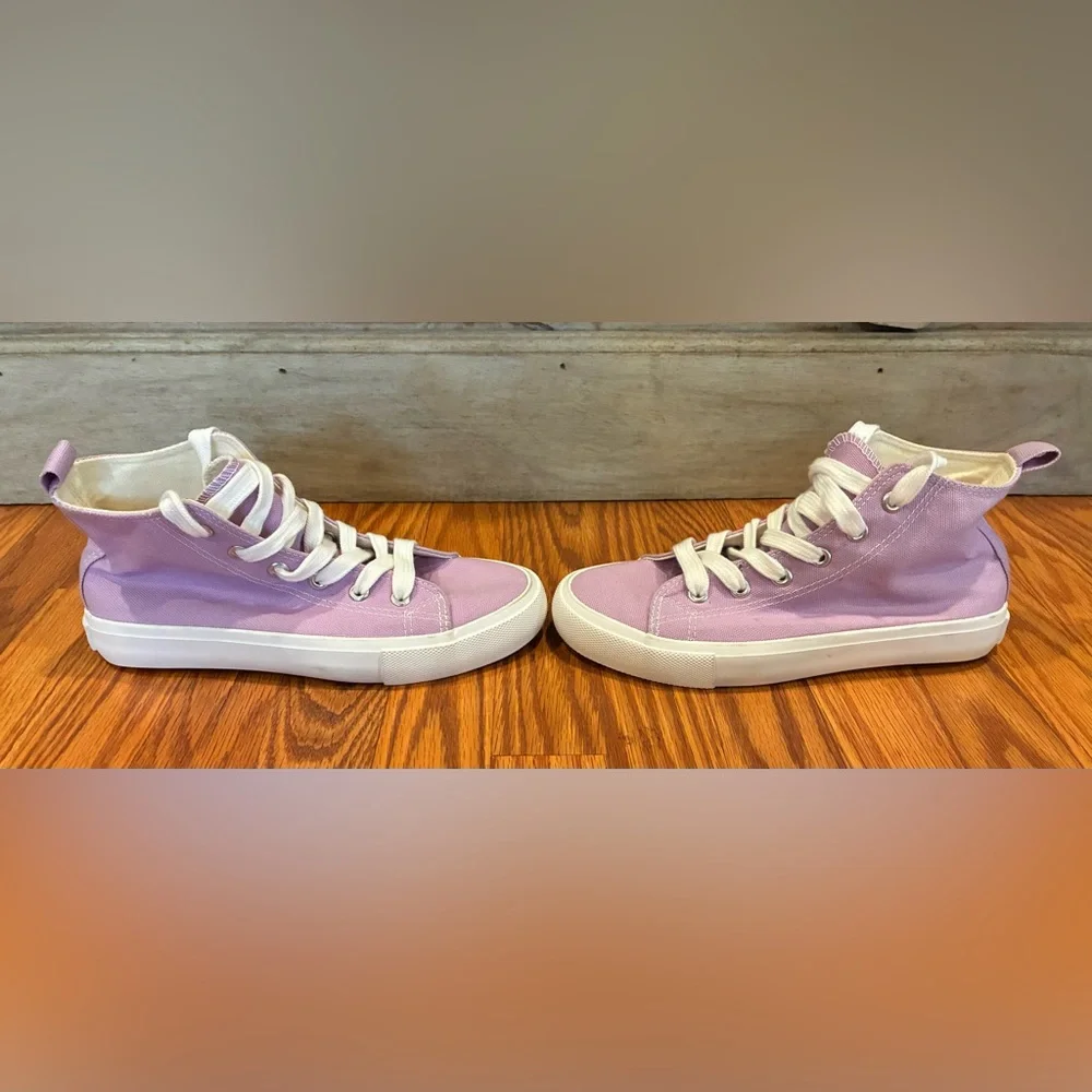 Lavender Canvas High Top Sneakers US Youth size 5/Women’s 6.5/EU 37